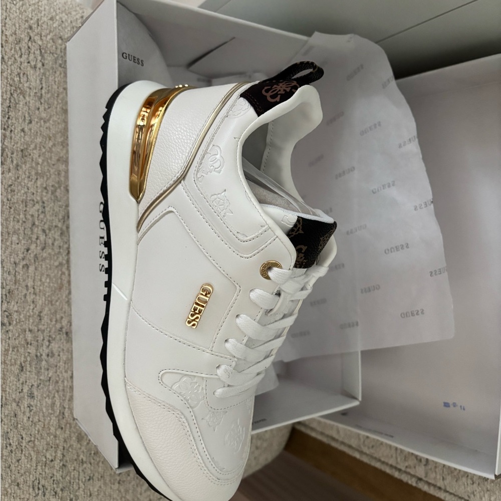 GUESS Women's White and Gold Sneakers